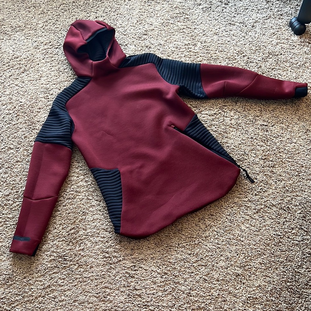 Under armour sweatshirt